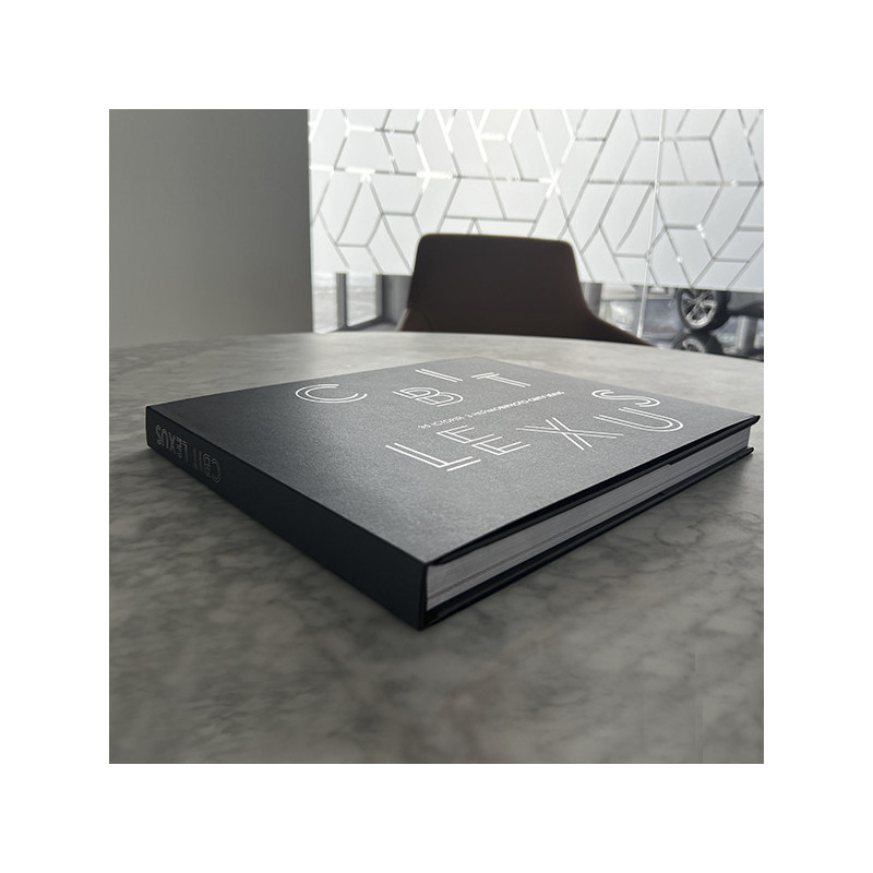 Сувенірна книга Світ Lexus